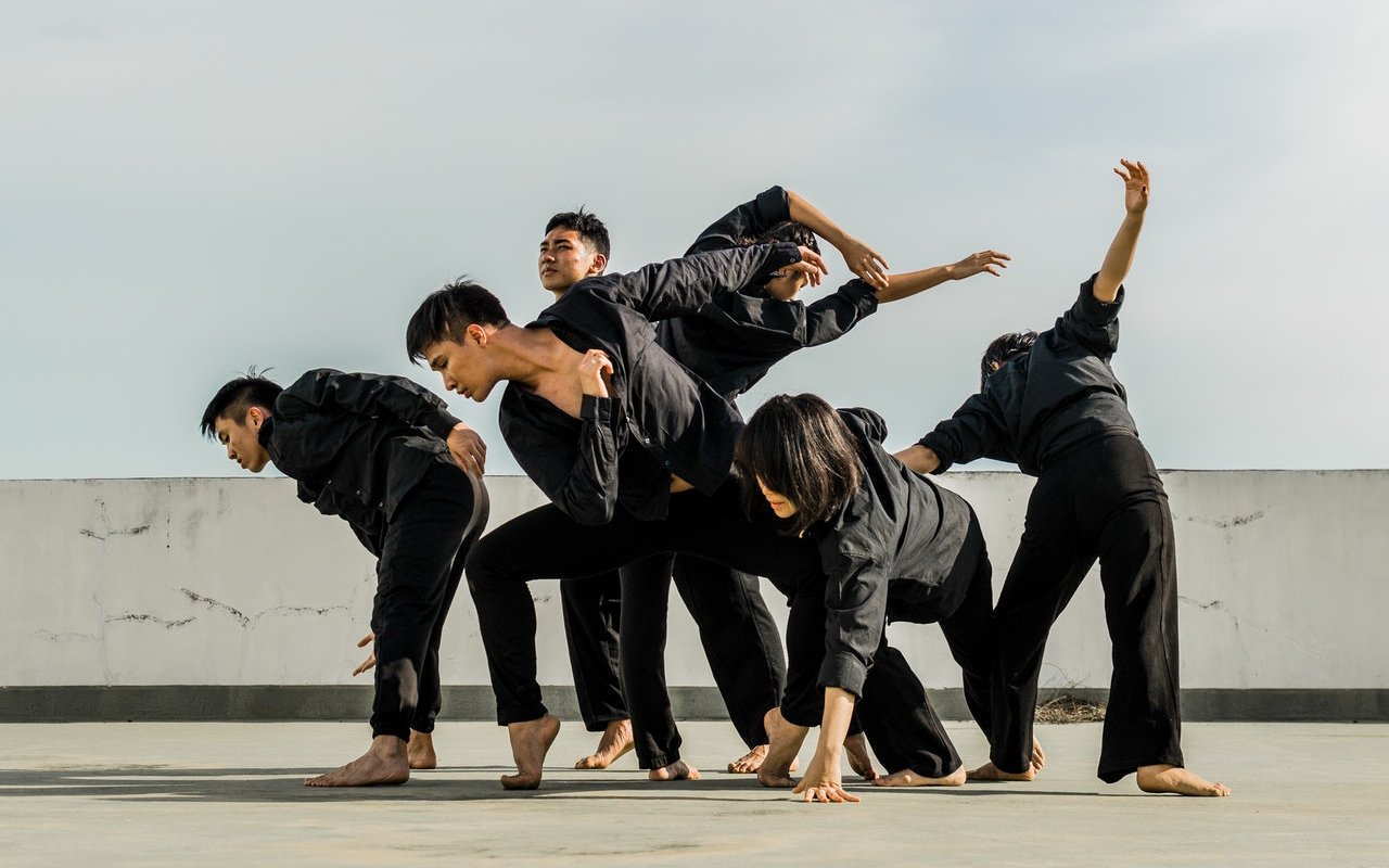 six_people_in_black_matching_clothes_dancing_at_daytime_690597.jpg