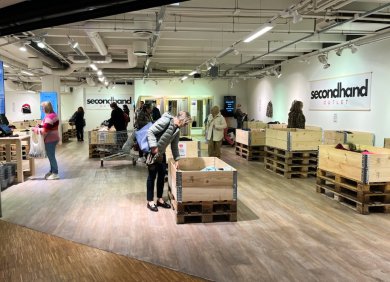 Secondhand Outlet opens at Metro - prices dropping every day until everything's gone